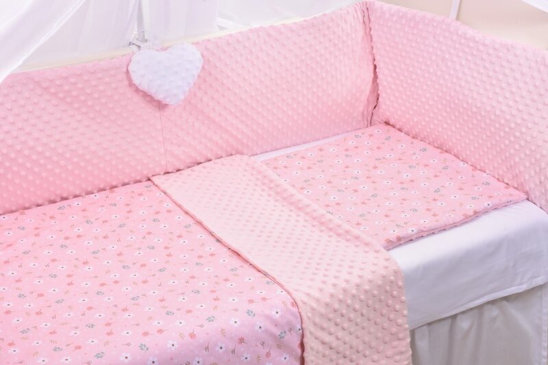 Lenjerie 3 piese patut 120x60 cm model floricele si plus minky roz